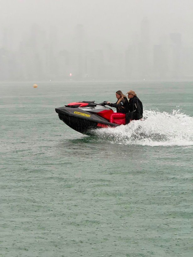 Passeio de jet ski entre as ilhas da região